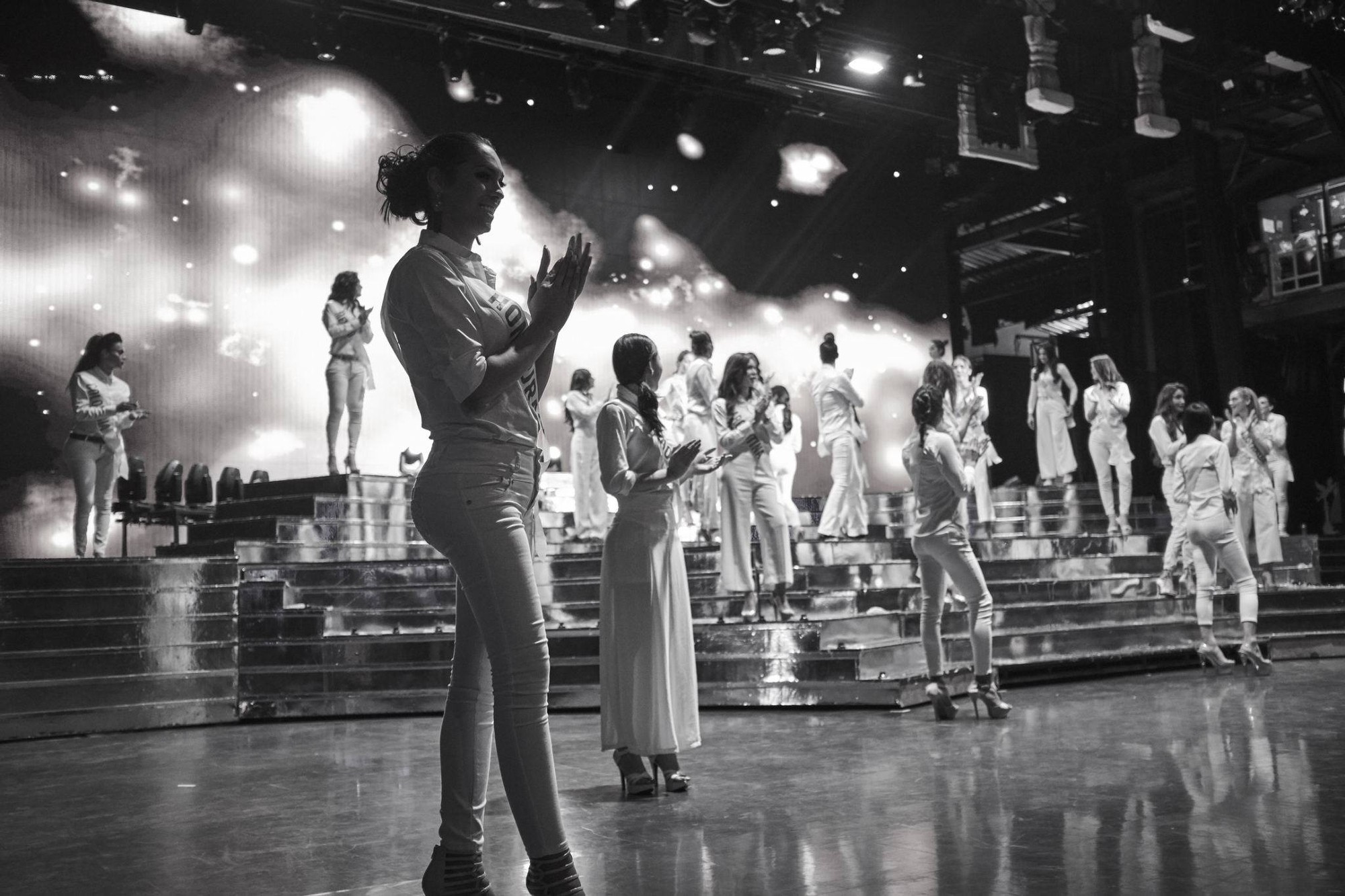 Hương Giang cùng dàn thí sinh tất bật tập luyện trước thềm Chung kết Hoa hậu chuyển giới Quốc tế